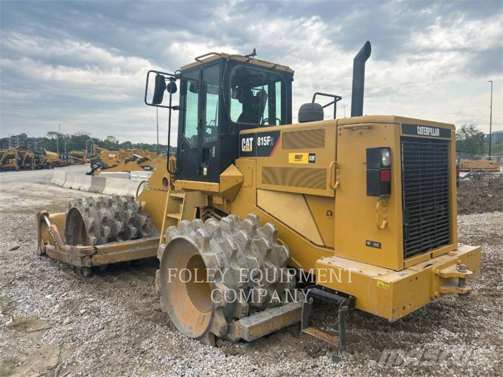 CAT 815F2 Jordkompaktorer