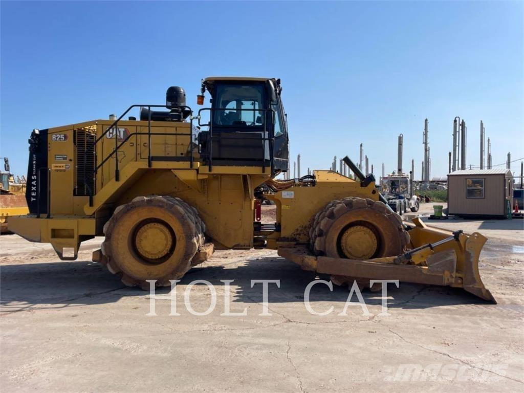CAT 825 Jordkompaktorer