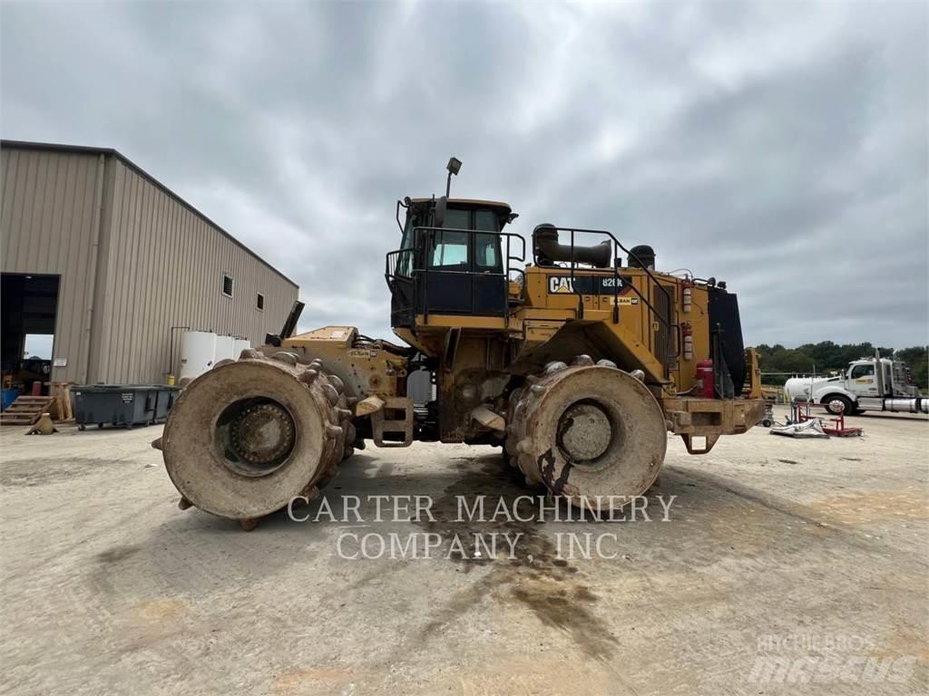 CAT 826K Jordkompaktorer