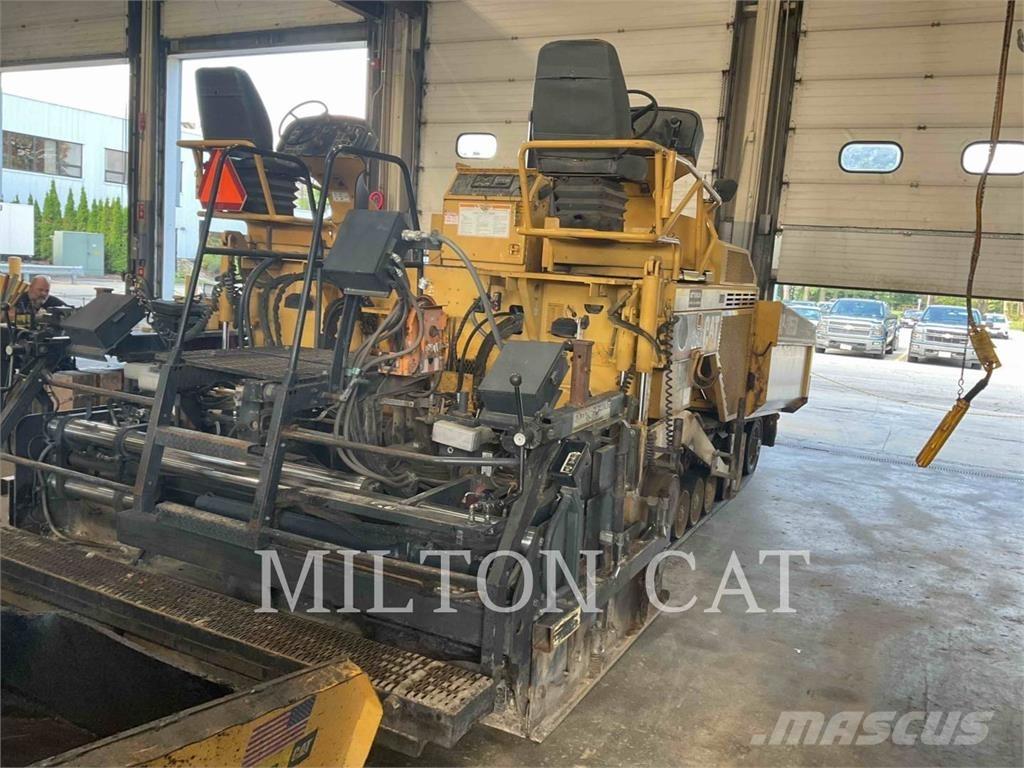 CAT AP-1055D Asfaltsläggningsmaskiner