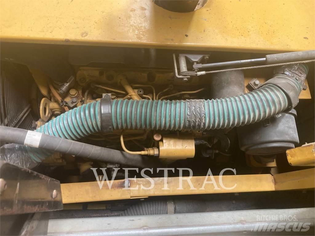 CAT AP-300 Asfaltsläggningsmaskiner