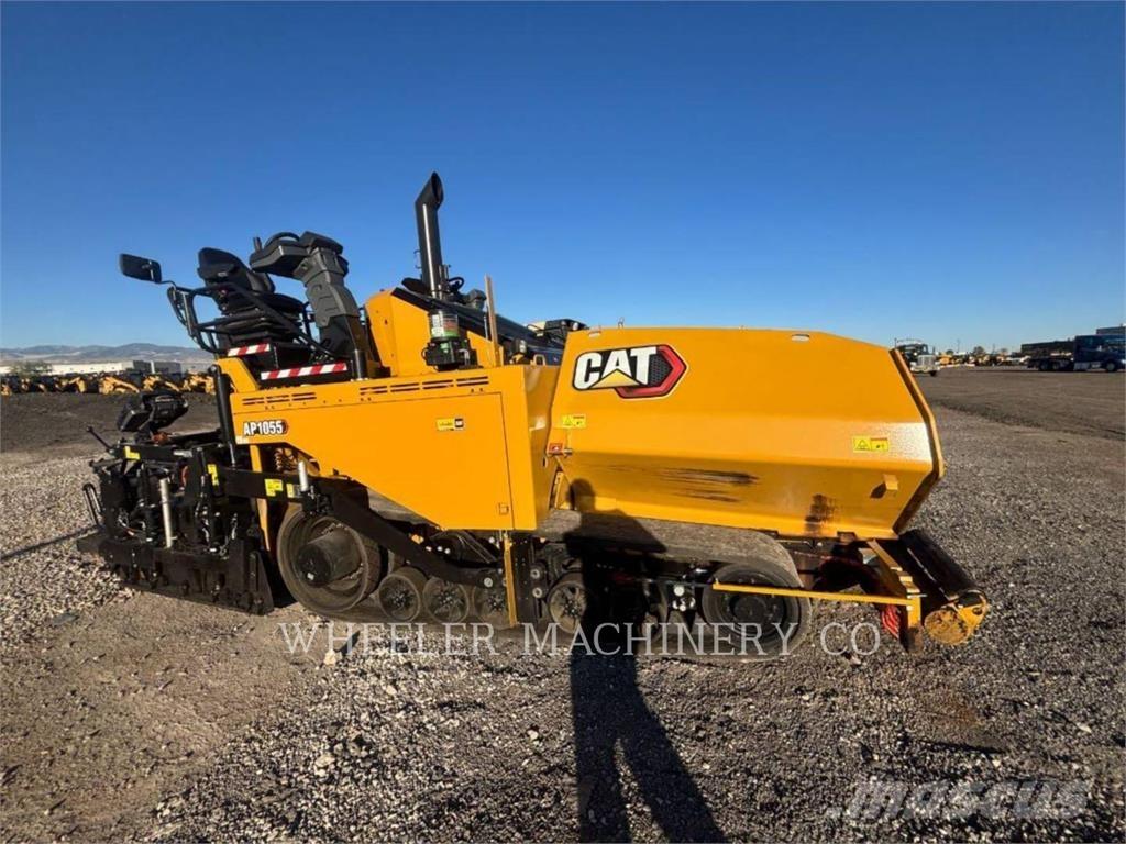 CAT AP1055 Asfaltsläggningsmaskiner