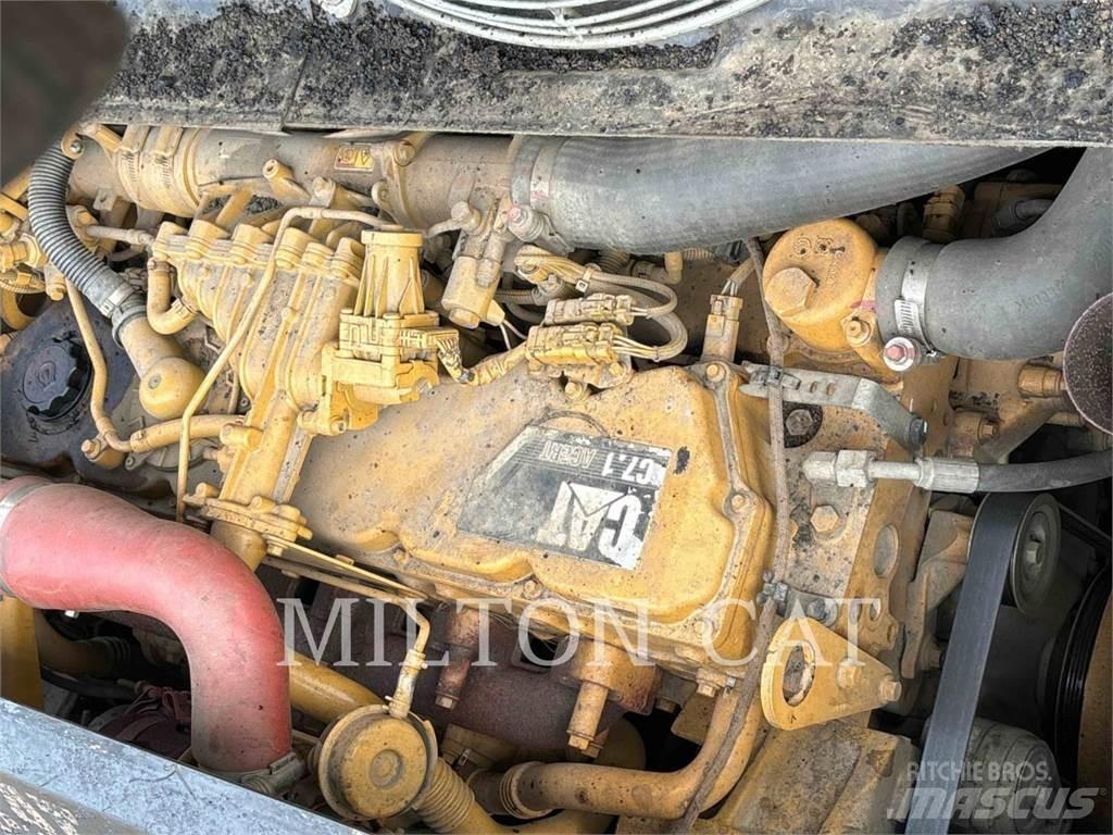 CAT AP1055F Asfaltsläggningsmaskiner