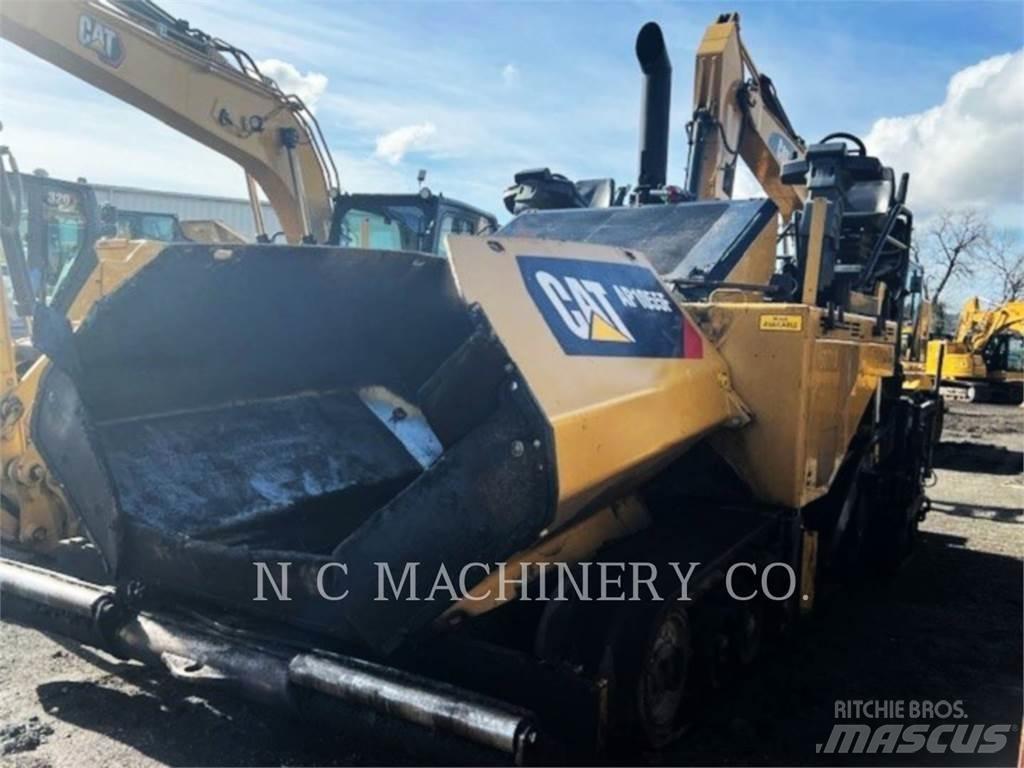 CAT AP1055F Asfaltsläggningsmaskiner
