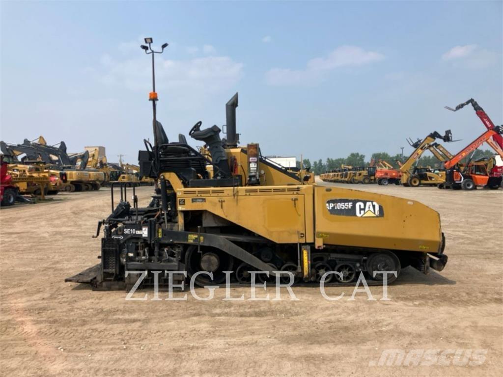 CAT AP1055F Asfaltsläggningsmaskiner