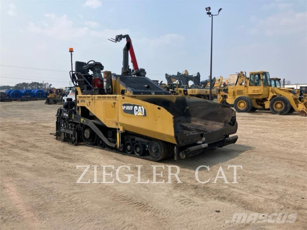 CAT AP1055F Asfaltsläggningsmaskiner
