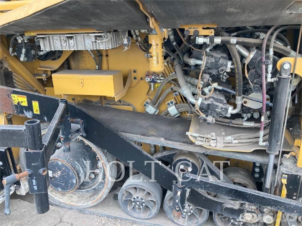 CAT AP1055F Asfaltsläggningsmaskiner