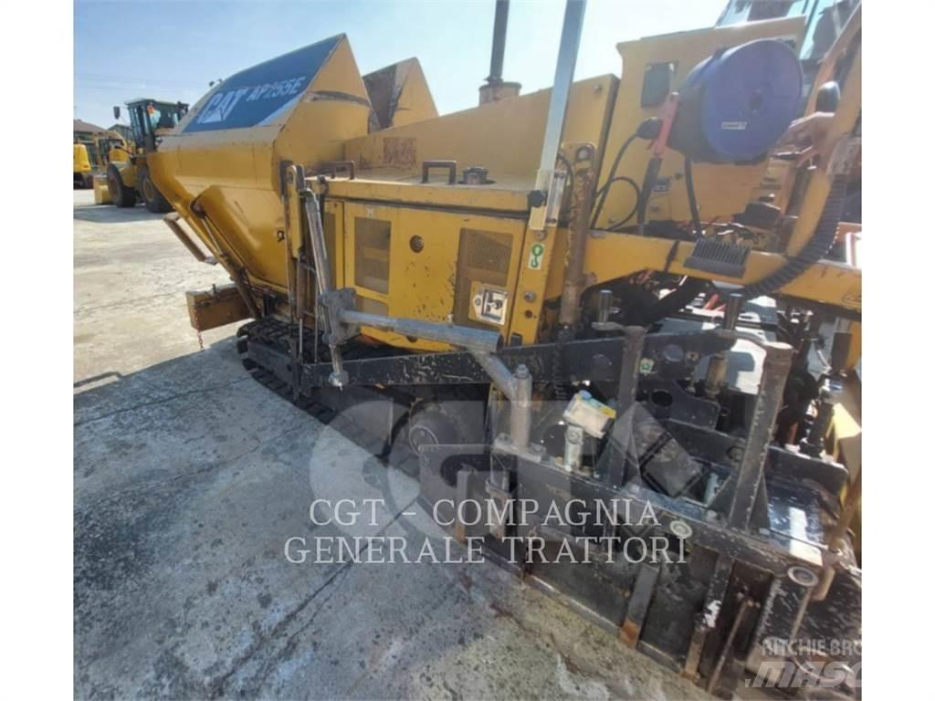 CAT AP255E Asfaltsläggningsmaskiner