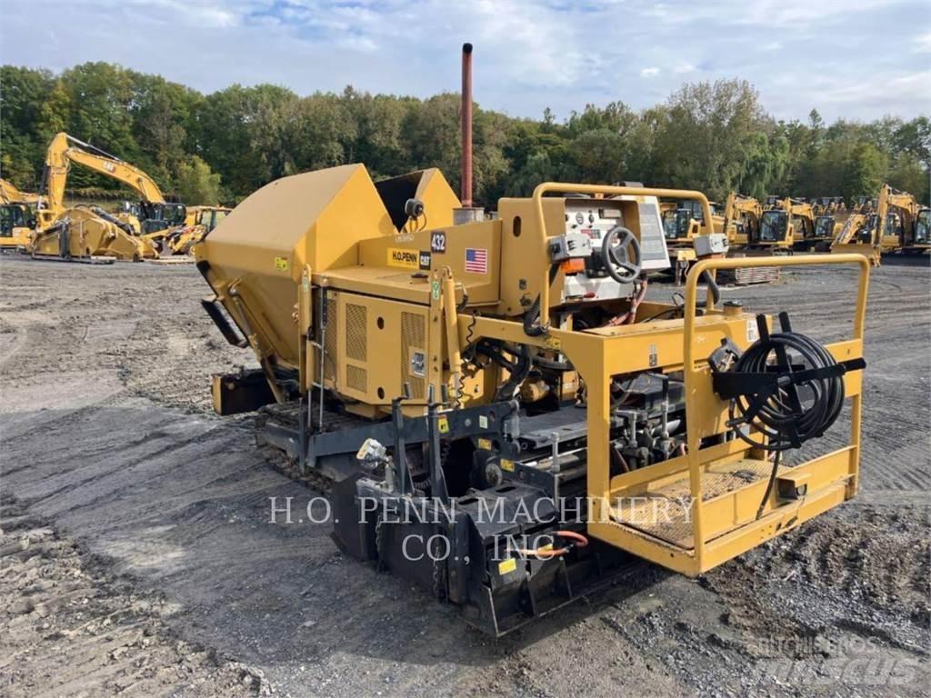 CAT AP255E Asfaltsläggningsmaskiner