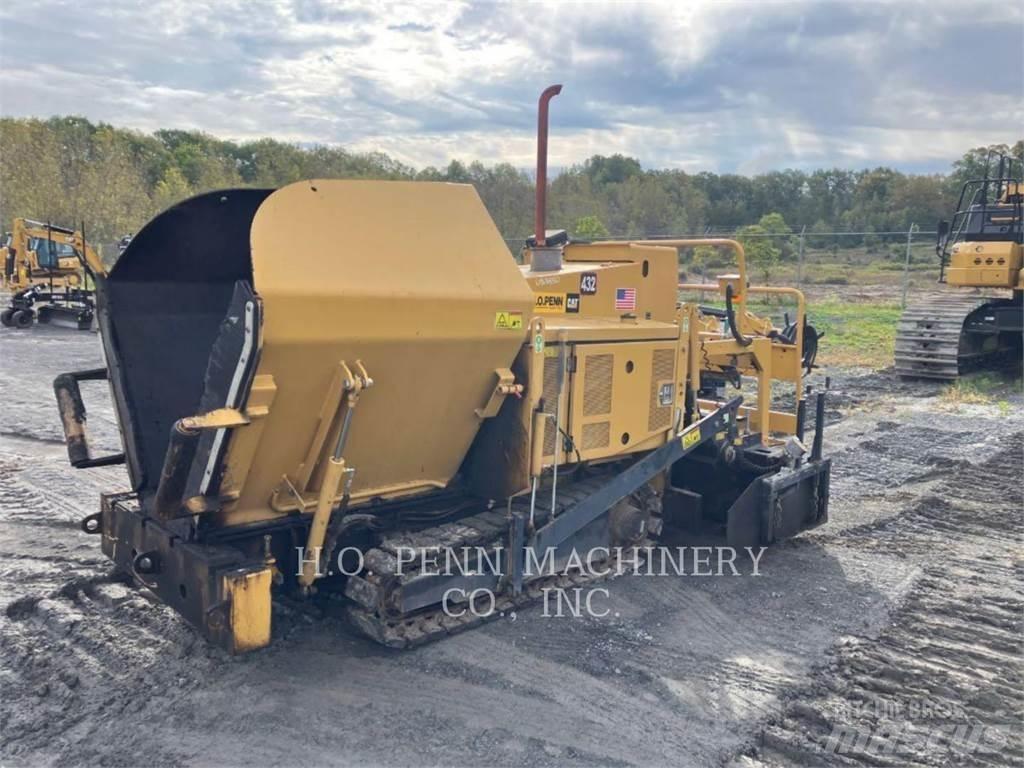 CAT AP255E Asfaltsläggningsmaskiner