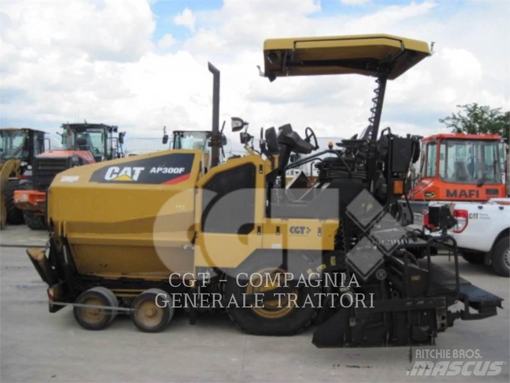 CAT AP300F Asfaltsläggningsmaskiner