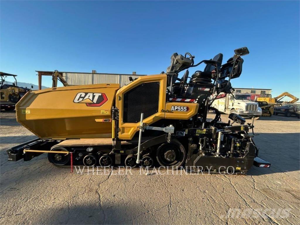 CAT AP555 Asfaltsläggningsmaskiner
