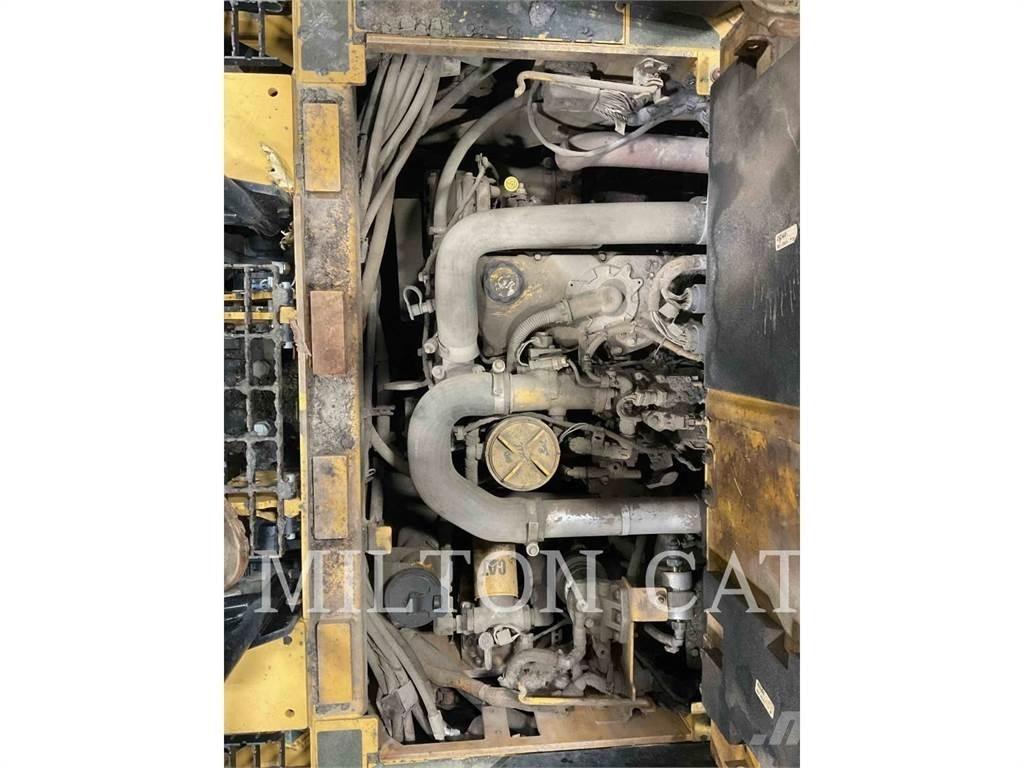 CAT AP555F Asfaltsläggningsmaskiner