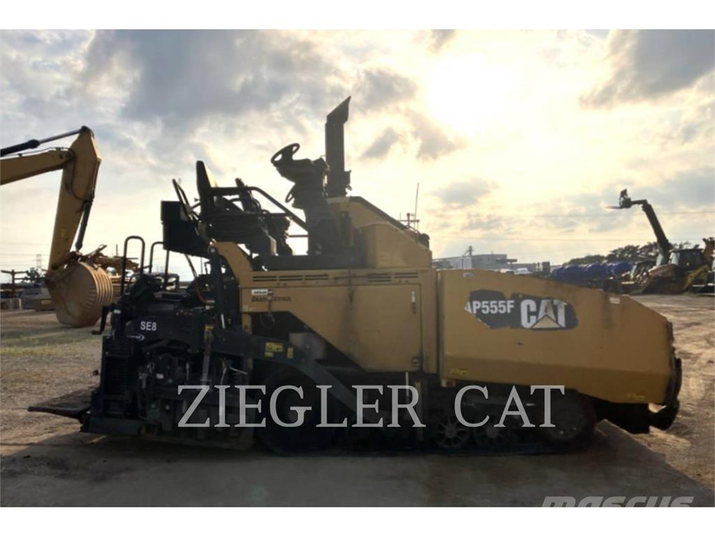 CAT AP555F Asfaltsläggningsmaskiner
