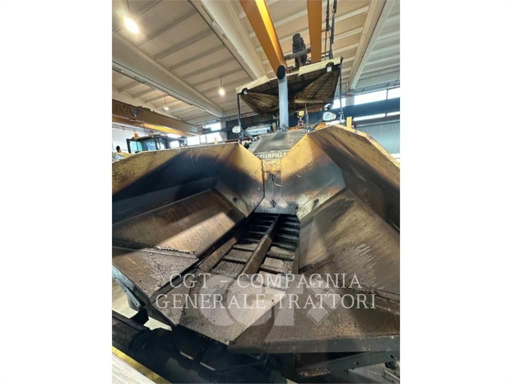 CAT AP600D Asfaltsläggningsmaskiner