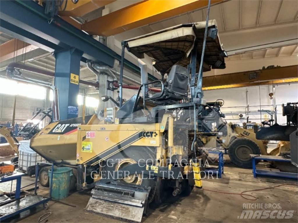 CAT AP600D Asfaltsläggningsmaskiner