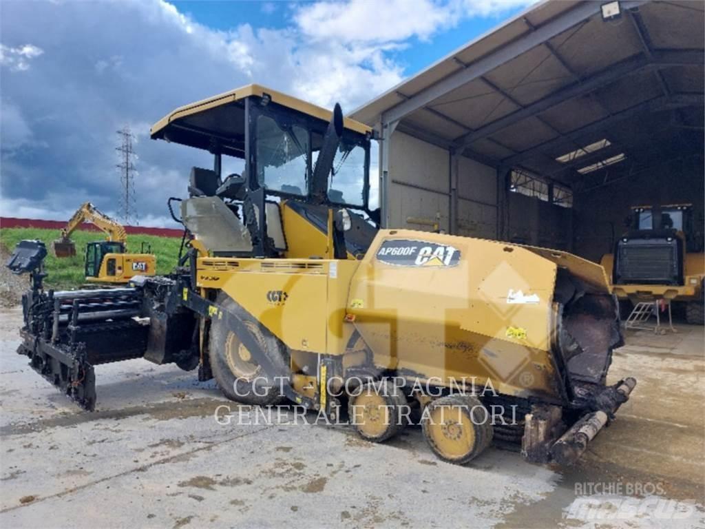 CAT AP600F Asfaltsläggningsmaskiner