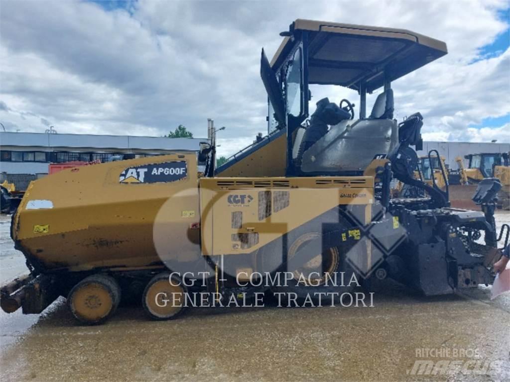 CAT AP600F Asfaltsläggningsmaskiner