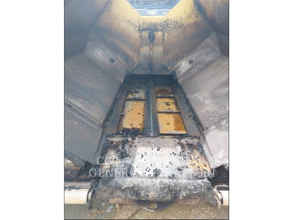 CAT AP600F Asfaltsläggningsmaskiner