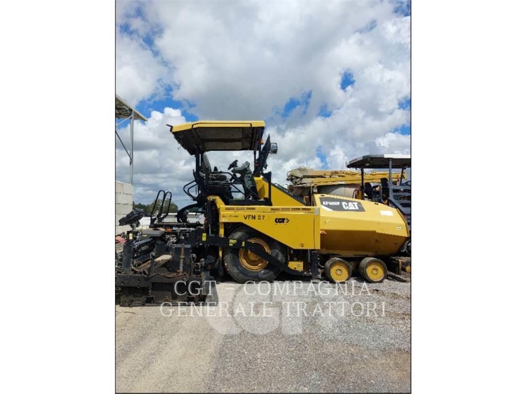 CAT AP600F Asfaltsläggningsmaskiner