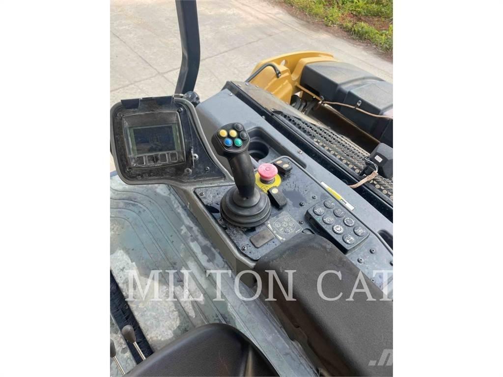 CAT CB15 Jordkompaktorer