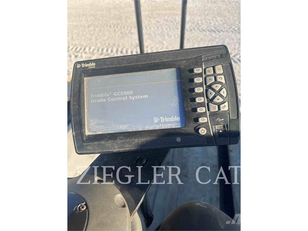 CAT CB15 Jordkompaktorer