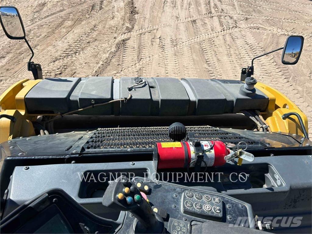 CAT CB16 Asfaltsläggningsmaskiner