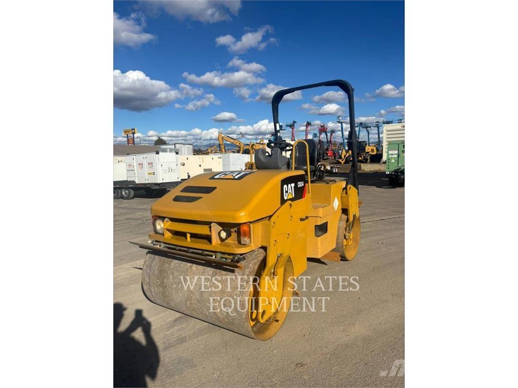 CAT CB34 Tvåvalsvältar