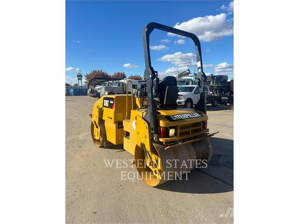 CAT CB34 Tvåvalsvältar