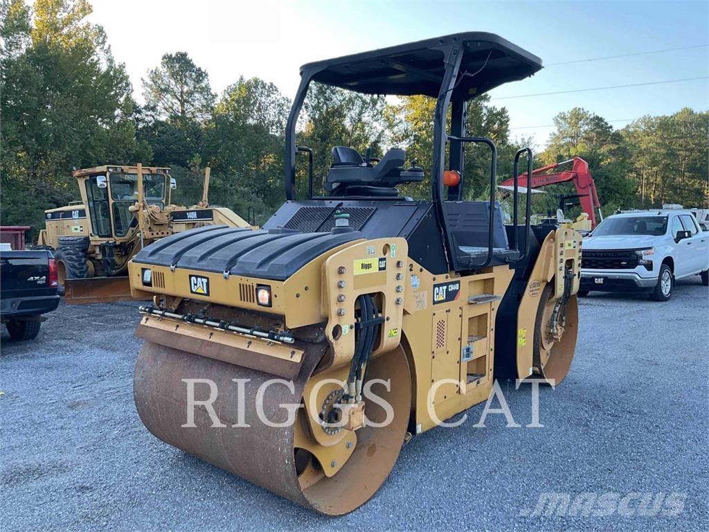 CAT CB44B Tvåvalsvältar