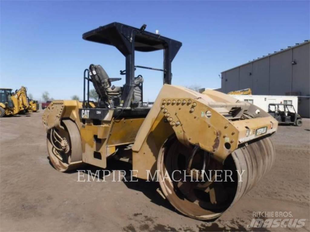 CAT CB64 Tvåvalsvältar