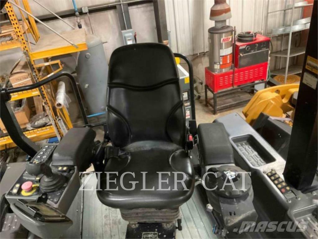 CAT CB68B Jordkompaktorer
