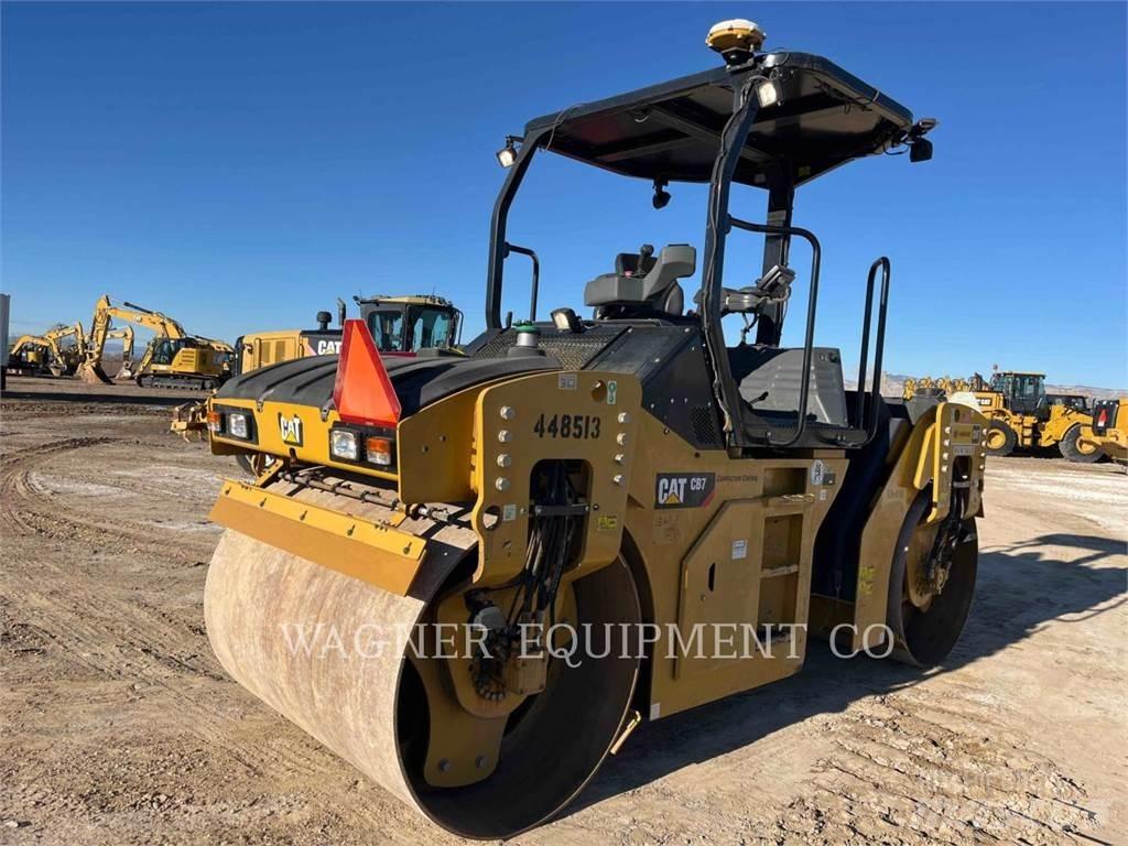 CAT CB7 Jordkompaktorer
