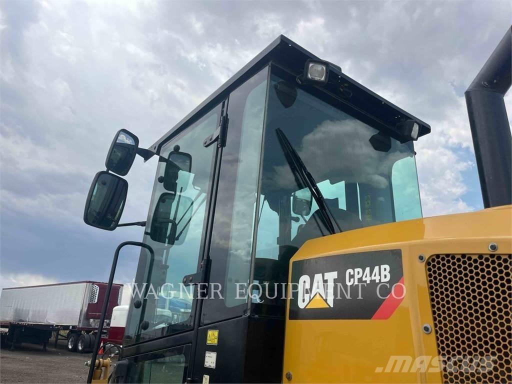 CAT CP44B Jordkompaktorer