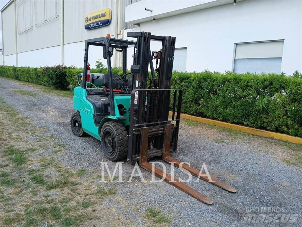 CAT FG30N5-GLE Övriga motviktstruckar