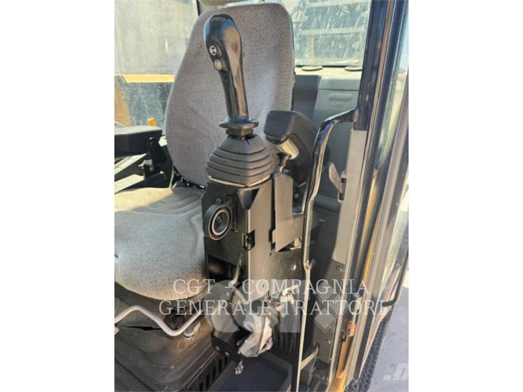 CAT MH3024 Hjulgrävare