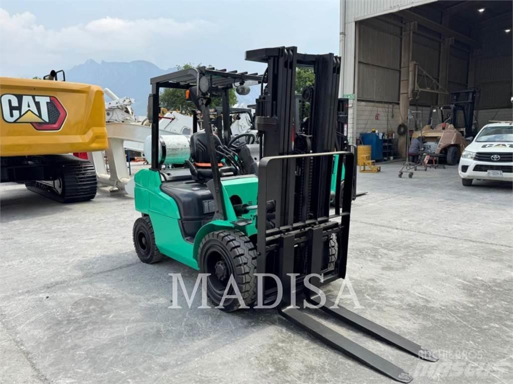 CAT MITSUBISHI FG30N-LP Övriga motviktstruckar