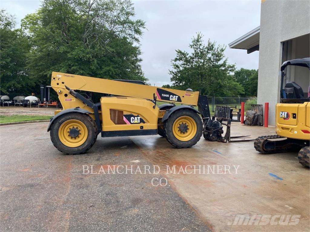 CAT TL 642 C Teleskoplastare