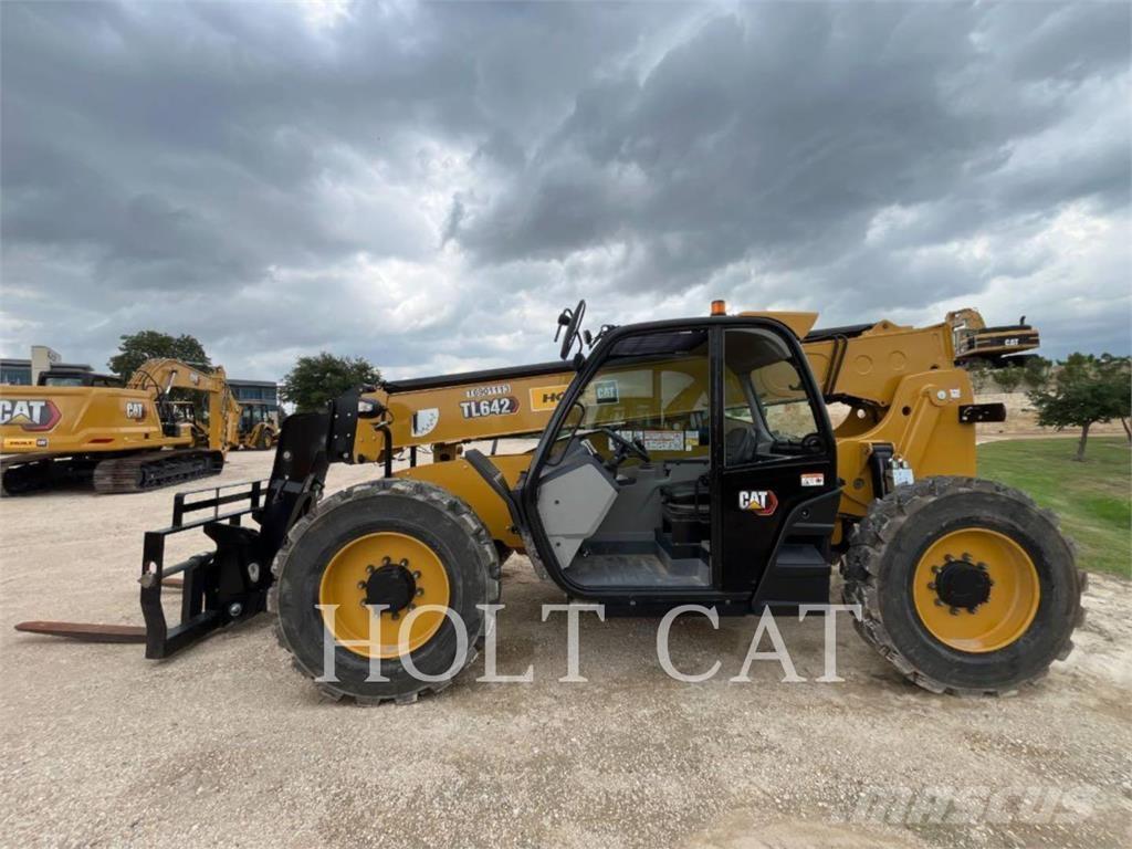 CAT TL642 Teleskoplastare