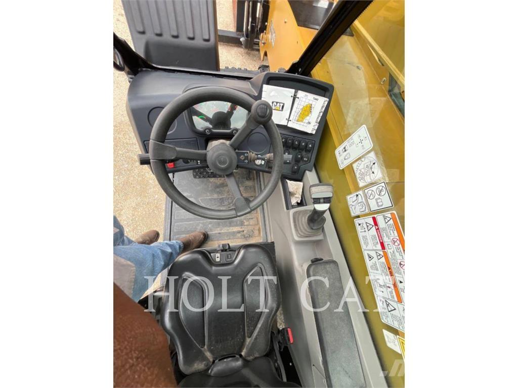 CAT TL642 Teleskoplastare