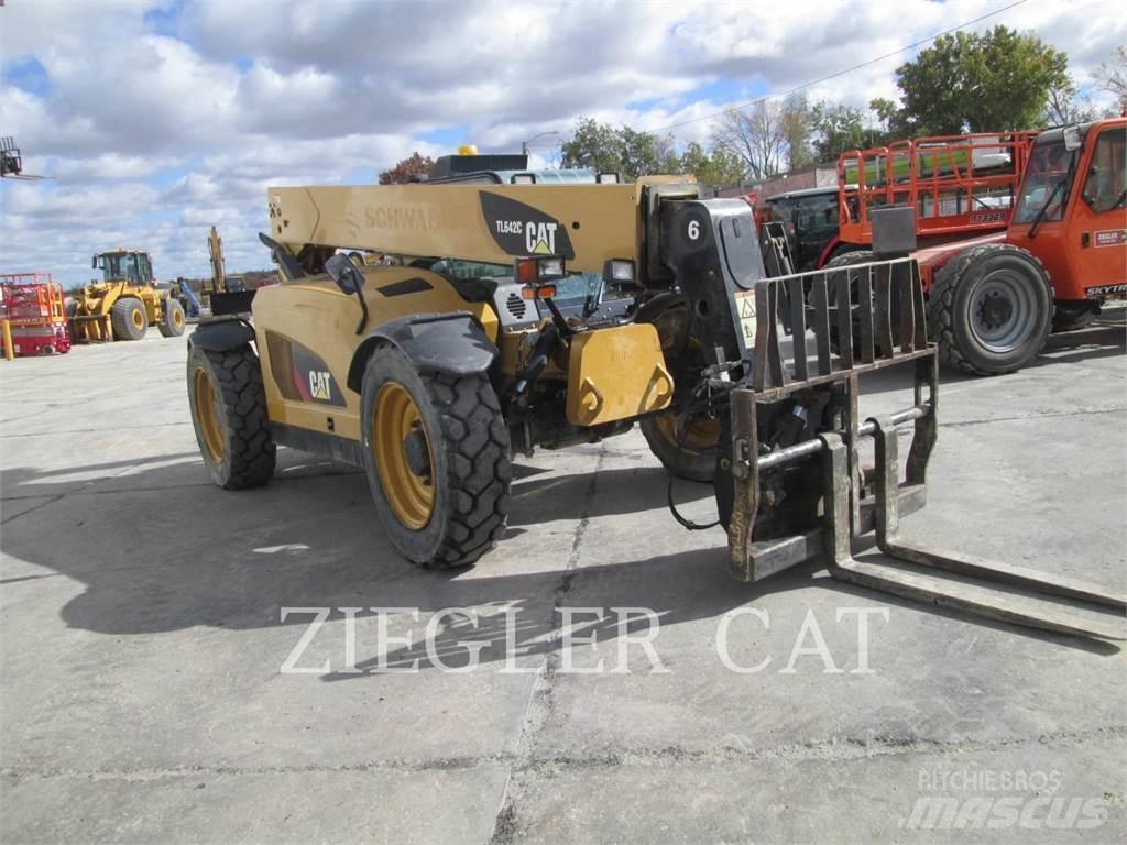 CAT TL642C Teleskoplastare