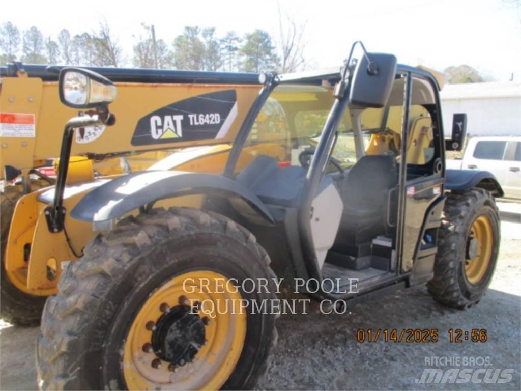 CAT TL642D Teleskoplastare