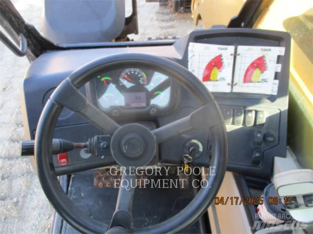 CAT TL642D Teleskoplastare