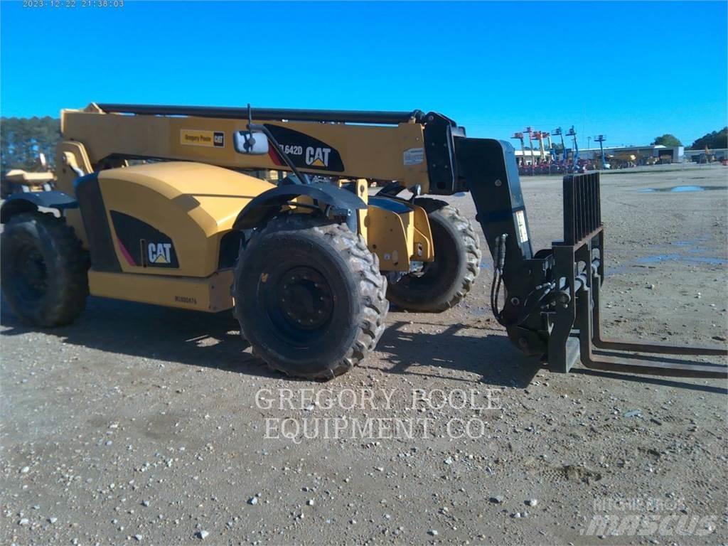 CAT TL642D Teleskoplastare