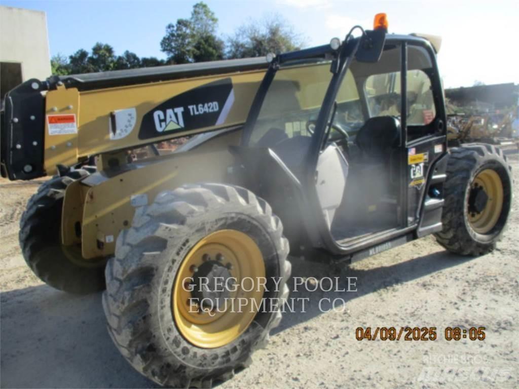 CAT TL642D Teleskoplastare
