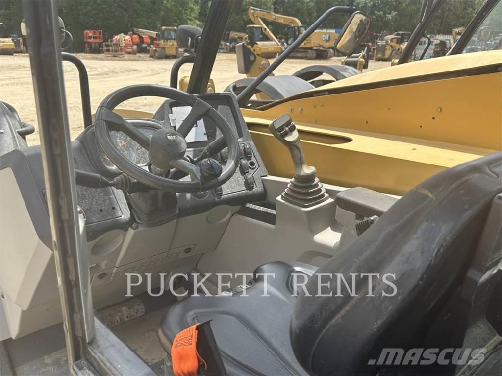 CAT TL642D Teleskoplastare