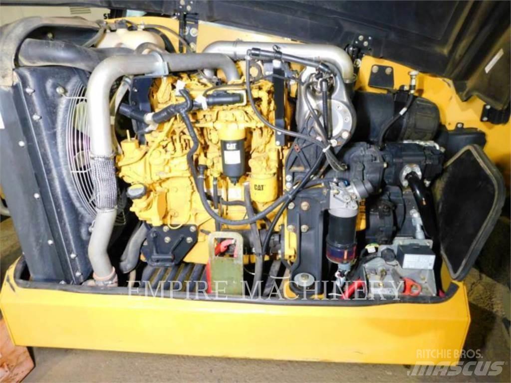 CAT TL642D Teleskoplastare