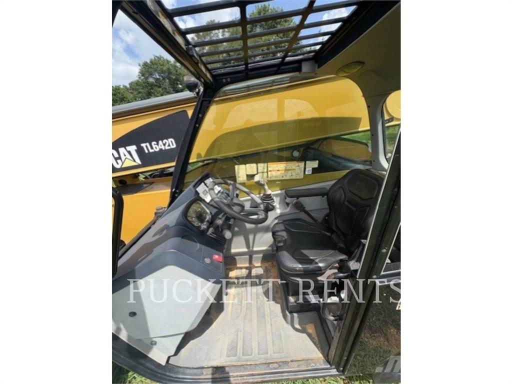 CAT TL642D Teleskoplastare