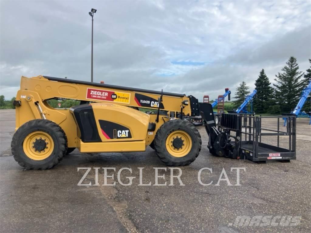 CAT TL642D Teleskoplastare