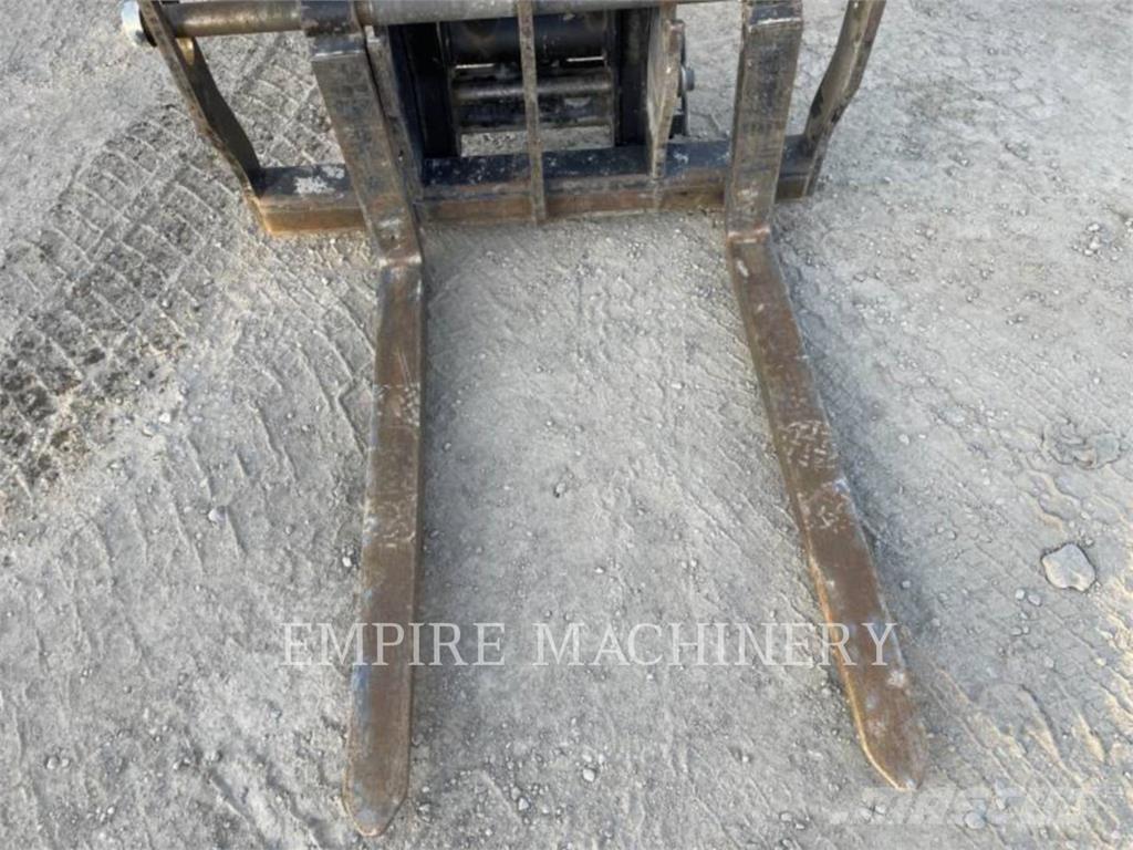 CAT TL642D Teleskoplastare